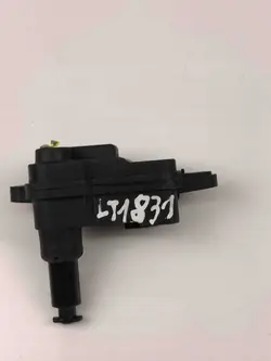 Audi A3 Polttoainesäiliön moottori 8V0862153B