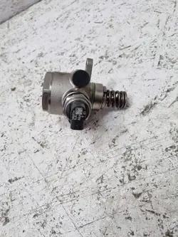 Bomba de combustible Audi 06M127026P