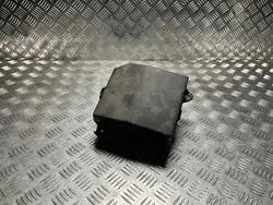 Capa da caixa de fusíveis Mitsubishi Eclipse Cross 17- OEM 6400H655