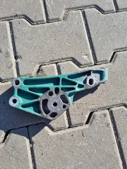 Kiristysrullan kiinnike OEM 21554547 - Käytetty