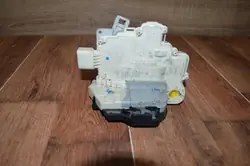 Fram vänster dörrlås motor Audi A4 8E1837015AB