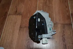 Moteur de verrou de porte avant gauche Audi A4 8E1837015AB
