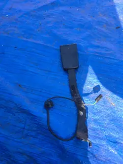OEM 1K4857755M vänster fram bälteslås för VW Golf VI