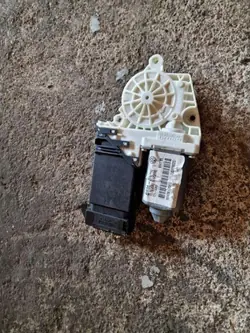 Motor de janela SEAT OEM 1J0959802G - Usado