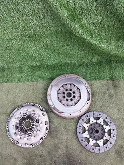 Kaksoismassaväkäri Renault Koleos I Laguna III X-Trail 2.0 DCI