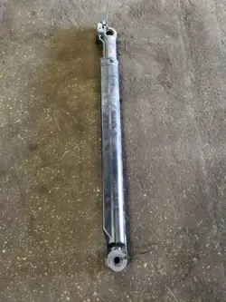 Cilindro de volteo cabina DAF XF 106 OEM 1896448 - Usado