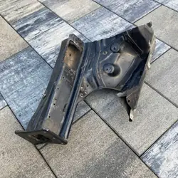 OEM 8V0805143 Vasen Etulokasuoja - Käytetty