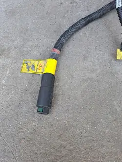 Käytetty ADBLUE Lämmityskaapeli OEM 22330354 - Volvo OE