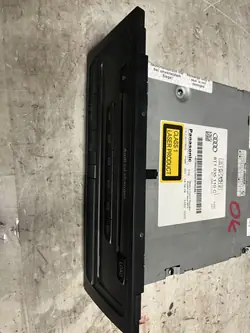 Audi CD-vaihtaja OEM 8T1035110C - Käytetty