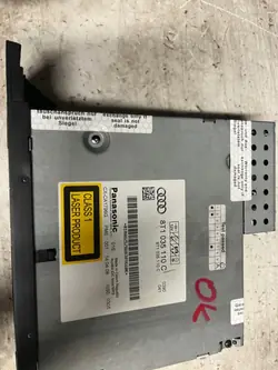 Cambiador CD Audi OEM 8T1035110C - Usado