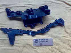 Suporte deslizante para-choques traseiro esquerdo OEM FR3B-17F767-AF