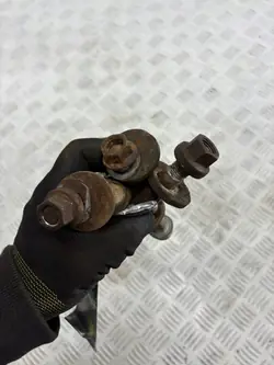 Tornillo Excéntrico OEM Mitsubishi Pajero III Delantero