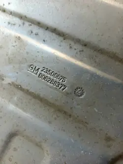 Lämmönsuoja OEM 23506675 Camaro VI 2016+