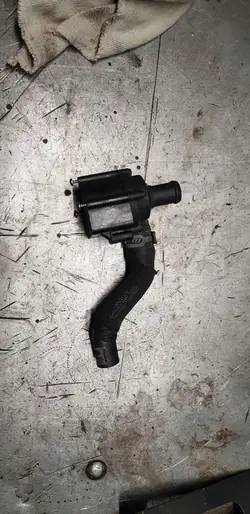 Tilläggsvattenpump AUDI A4 B9