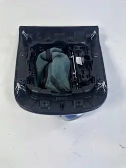 Audi A1 A3 Vaihdekepin Tuppi OEM 8P1713463A