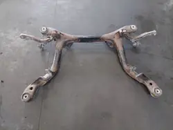 OEM BELKA OŚ SANKI ZAWIESZENIA TYŁ AUDI A6 C6 SEDAN OŚKA