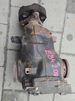 Taka-akselin tasauspyörästö BMW X1 E38 7541580