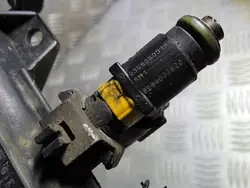 Rampe d'injection pour SKODA FABIA 2 036906031A