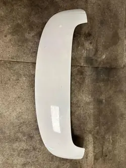 Spoiler de porta-malas Opel Astra K OEM 39117580 - Usado