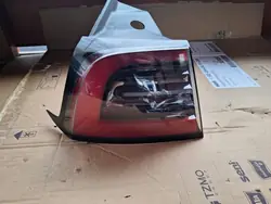 Vasen Takavalaisin Tesla Model 3 Model Y