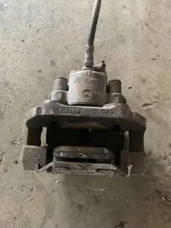 2007 BMW X5 E70 Caliper de freno trasero 34216776789