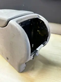 Keskikonsoli käsinoja Mercedes S-luokka W220 OEM A2206800250