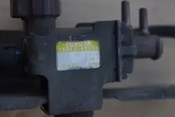 Tyhjiöventtiili OEM 25819-64120 Toyota Avensis 2.0 TD:lle
