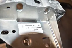 Porsche 992 Balkfäste OEM 992857011 555 - Begagnad