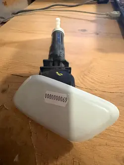 Suzuki Swift MK7 vasen ajovalopesin OEM 230211