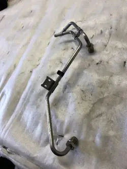 EGR-putki OEM 8W0131205M Audi A4 Avant 2.0L:lle