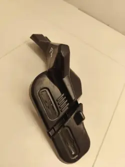 OEM 9825559780 Clip de garde-boue avant droit Peugeot