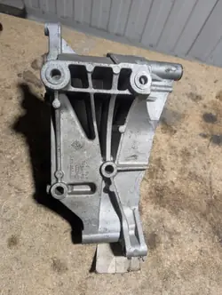 VW Passat B3 2.0 Kompressorhalterung OEM 035903143E