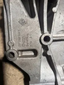 Support compresseur VW Passat B3 2.0 OEM 035903143E