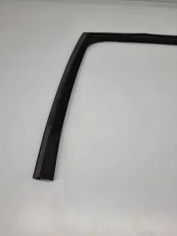 Fönstertätning OEM HK8325767A - Bakdörr vänster