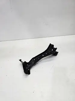 Höger skärm fäste Audi A3 8V 8V0821136A