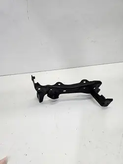 Support d'aile droit Audi A3 8V 8V0821136A