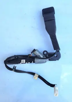 BMW voorste gordelsluiting OEM 7256646 - Gebruikt