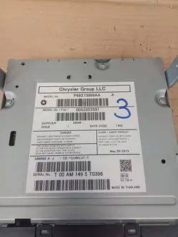 Jeep Cherokee CD-vaihtaja OEM P68273966AA - Käytetty