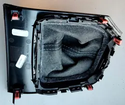 Vaihteenvalitsimen suojus OEM 58843-02840 Auris II