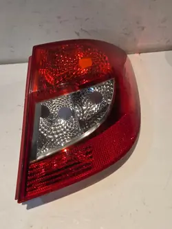 Lámpara trasera derecha Renault Thalia II 8200700047