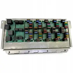 Boîte à fusibles Volvo OEM 22406146 - État utilisé