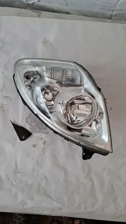 Farol dianteiro esquerdo IVECO DAILY IV 11-14