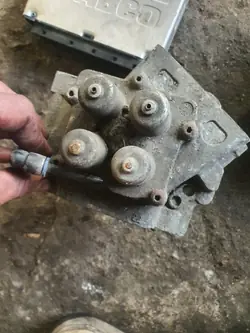 4-tieventtiili OEM 9347141190 Iveco Euro Trakkerille