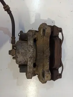 Étrier de frein avant droit Saab 9-3 (YS3F) 93185750