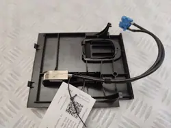 Prise USB Mercedes-Benz OEM A2228200915 - Occasion