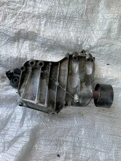 BMW OE 7585167 Kompressorikiinnike