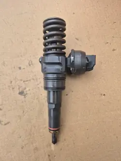 Pompe à injection VW Golf V 1.9 TDI OEM 038130073AG