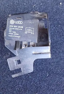 Relé de arranque VW Touareg OEM 2D0951253B - Usado