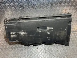Audi A5 8W6 Vänster Underbordsplåt 8W6825207D