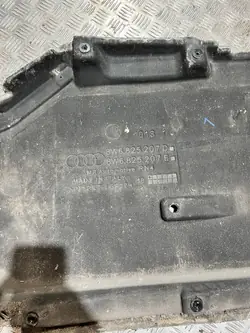 Audi A5 8W6 Protetor de Chassi Esquerdo 8W6825207D